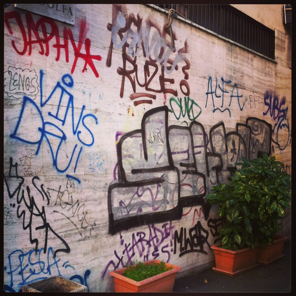 Limpieza de grafitis: ¿eliminación del vandalismo o ataque al arte urbano?